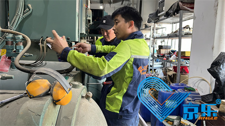 中央空調清洗全攻略 消除異味細菌 企業(yè)節(jié)能15%的專業(yè)解決方案